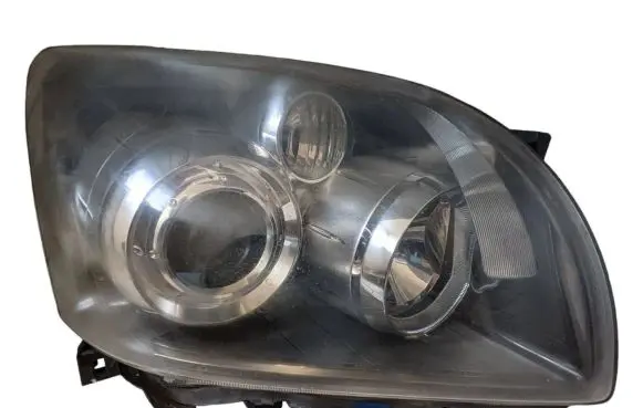 Toyota Avensis T250 Headlight/headlamp 8117005250
