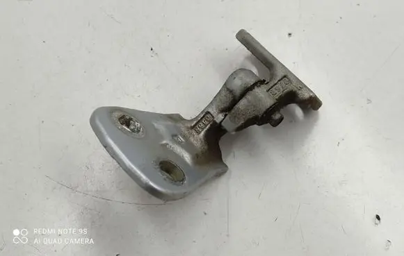 Land Rover Discovery 3 - LR3 Rear door lower hinge