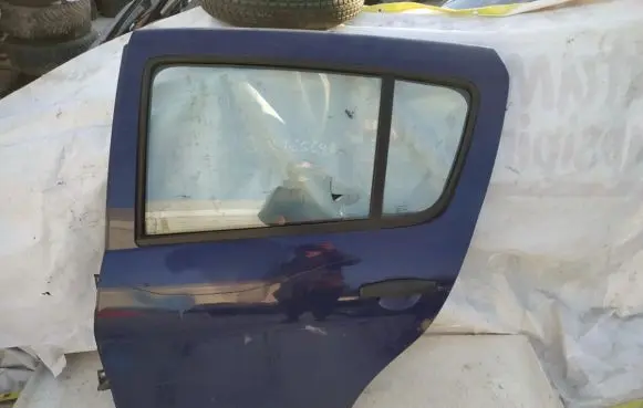 Dacia Sandero Rear door