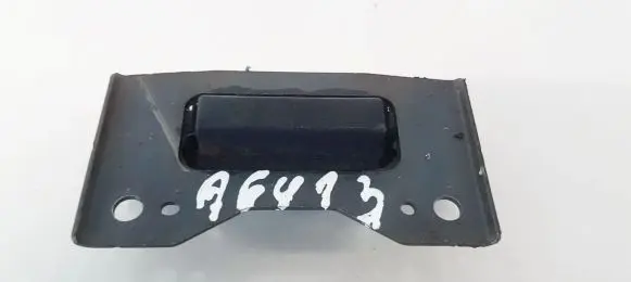 Honda CR-V Engine mount bracket