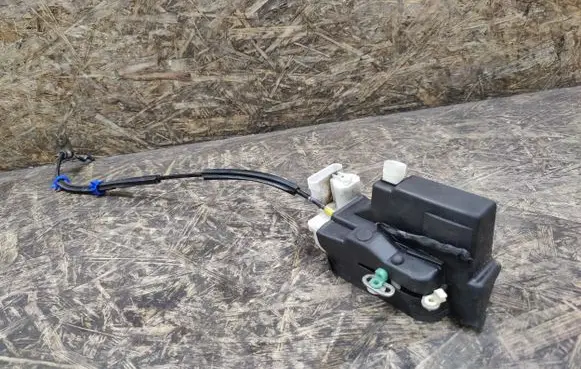 Maserati Quattroporte Front door lock B792