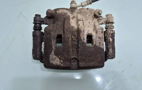 Nissan X-Trail T30 Front brake caliper