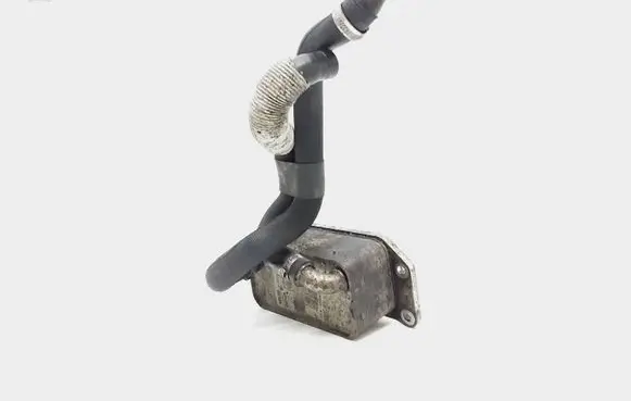 Volvo C30 Engine oil radiator 31325045