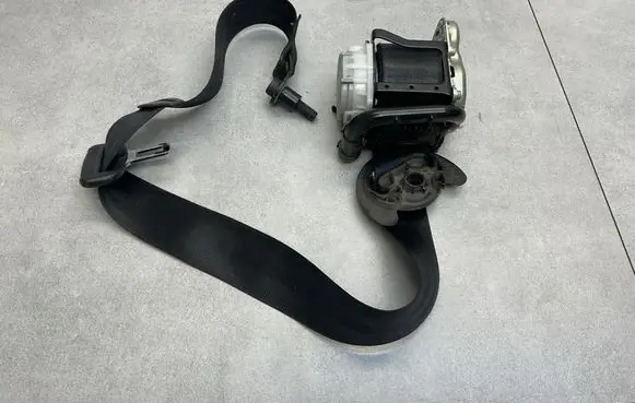 Audi A3 S3 8V Front seatbelt 3066322