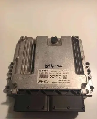 KIA Carens III Engine control unit/module 0281033594 391712A530 EDC17C57