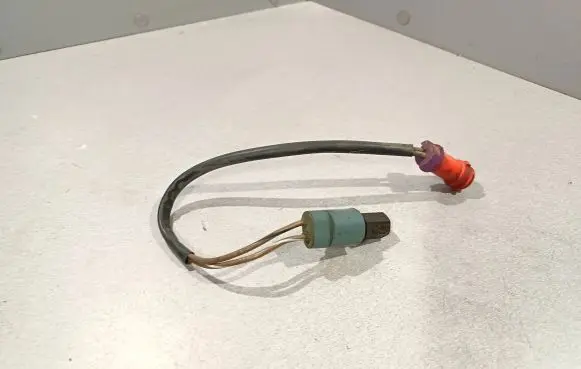 Audi A6 S6 C4 4A Air conditioning (A/C) pressure sensor 813971956