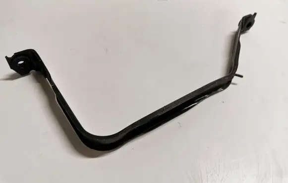 Fuel tank mounting bracket