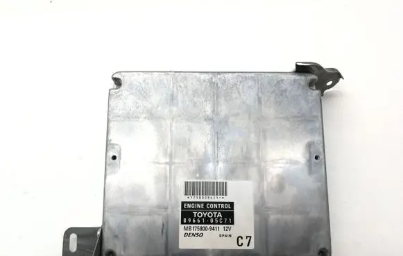 Toyota Avensis T250 Engine control unit/module 8966105C71