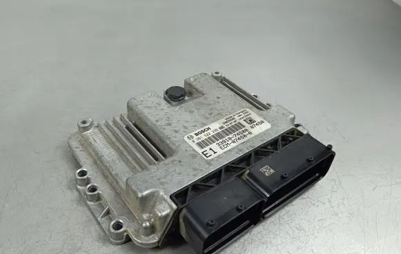 Suzuki SX4 S-Cross Engine control unit/module 3391074S00 0261S22235