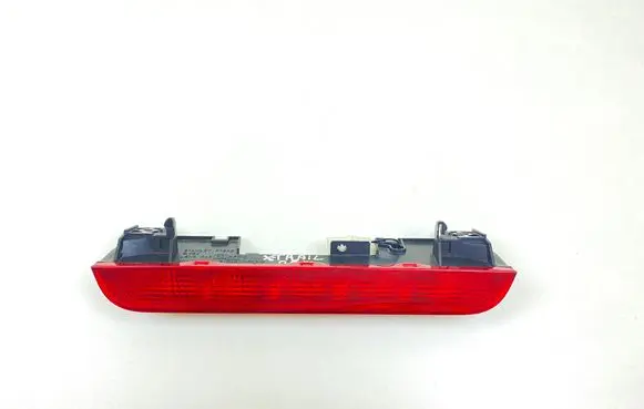 Nissan X-Trail T30 Third/center stoplight P1842