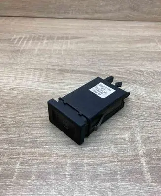 Volkswagen PASSAT B5.5 Windscreen/window heater switch 3B0959621D