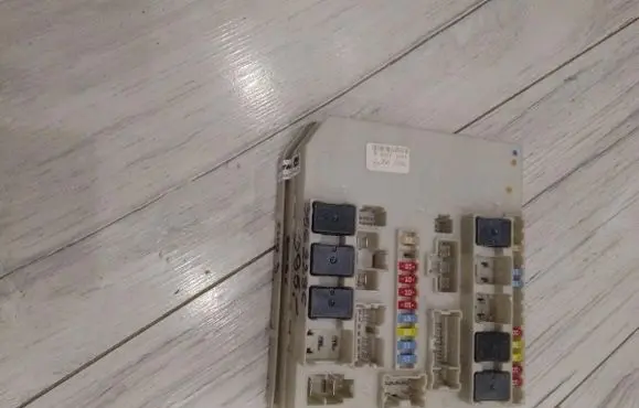 Renault Clio III Fuse box set 356229C