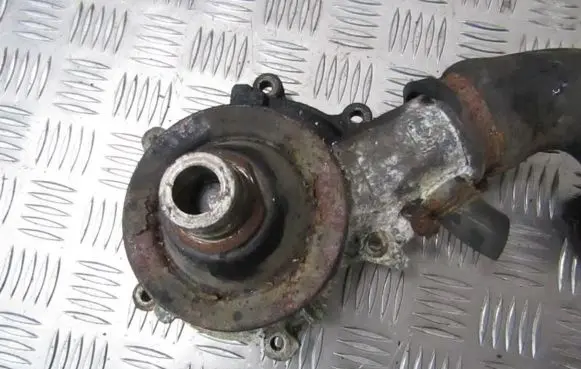 Opel Rekord E2 Water pump