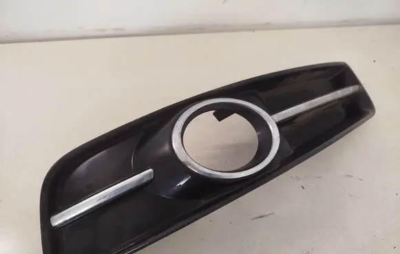 Audi A3 S3 8P Front fog light trim/grill 8P0807681AA