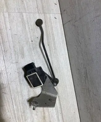 Mercedes-Benz CLS C219 Rear height level sensor lever A0105427717