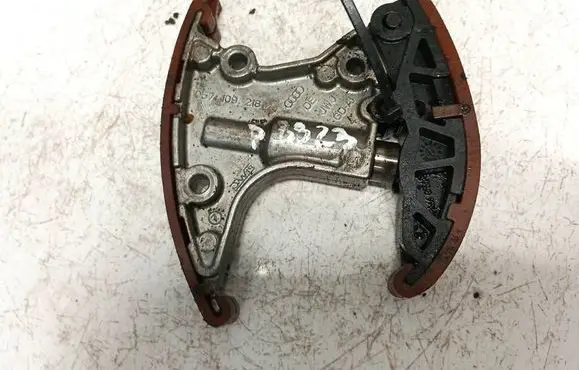 Volkswagen PASSAT B6 Slide rail for timing chain 057109218