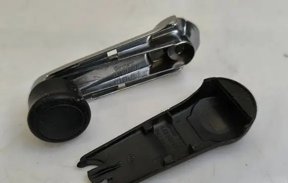 Audi A4 S4 B6 8E 8H Front door window winding handle 443837581D 443837575A