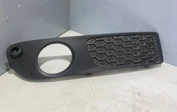 Volvo S80 Front bumper lower grill 30744115