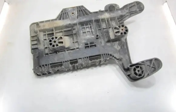 Volkswagen PASSAT B6 Battery tray 1K0915333