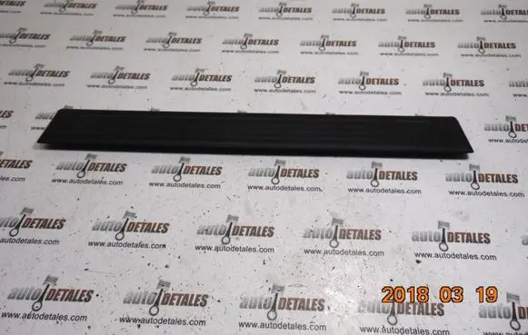Mercedes-Benz GL X164 Front sill trim cover A1646800335