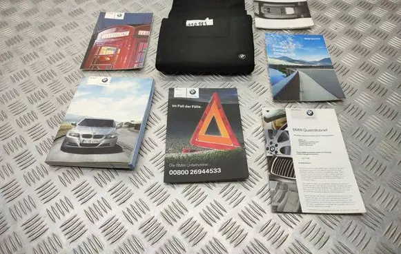 BMW 3 E90 E91 Owners service history hand book 