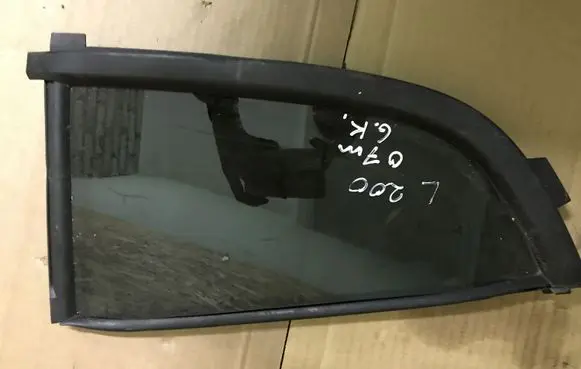 Mitsubishi L200 Rear vent window glass MN11760543R000042