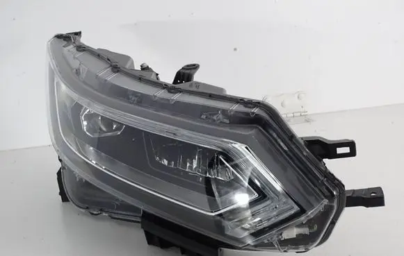 Nissan Qashqai Headlight/headlamp 10019011