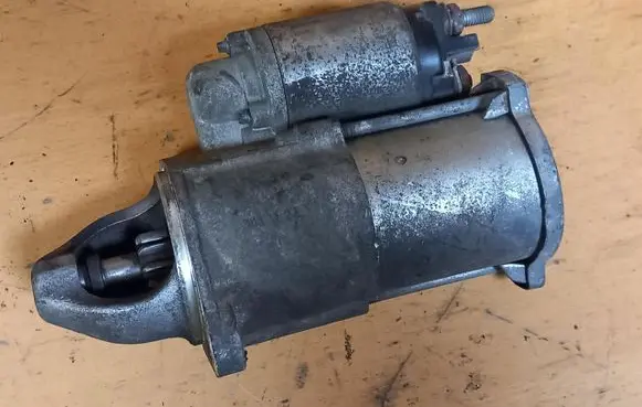 Opel Astra J Starter motor 