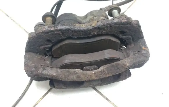 Mercedes-Benz Vito Viano W639 Front brake caliper