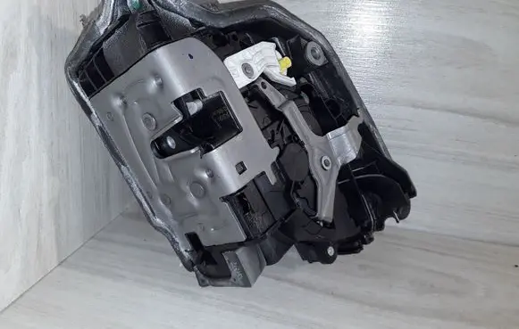 BMW M5 F90 Rear door lock 5122747768903 7477689