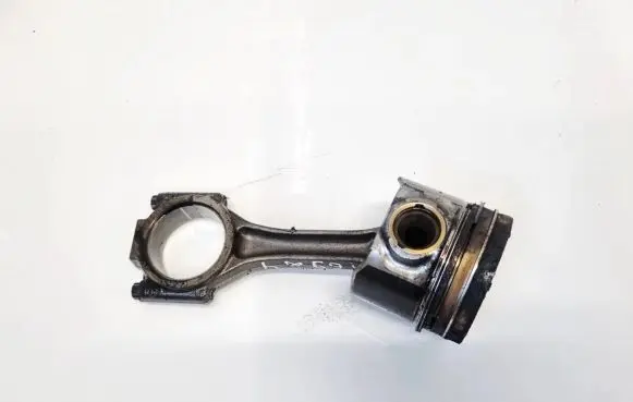 Mitsubishi Outlander Piston with connecting rod