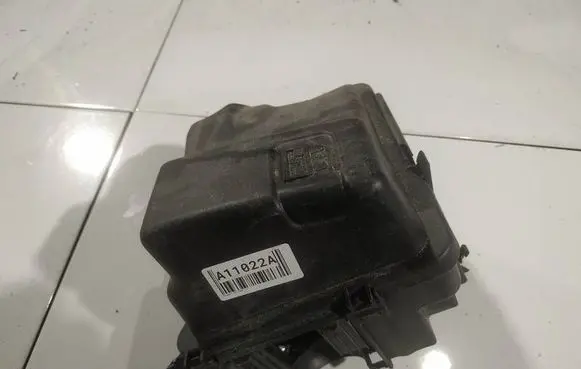 Peugeot 207 Fuse box cover 