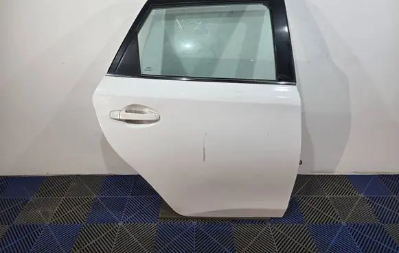 Toyota Auris E180 Rear door 