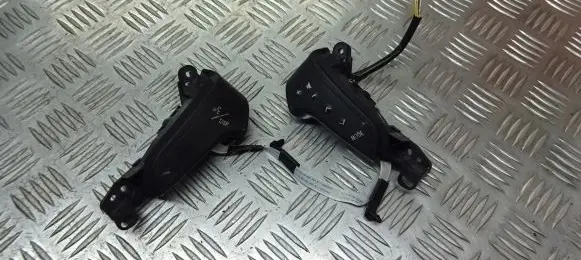 Toyota Avensis T250 Steering wheel buttons/switches 