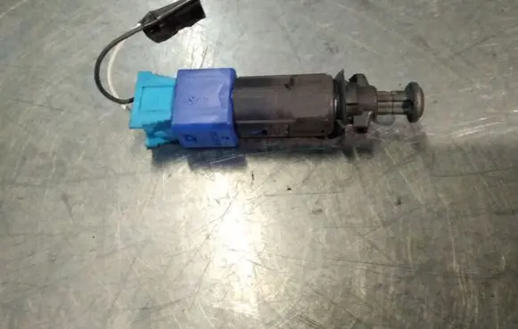 Renault Espace - Grand espace IV Brake pedal sensor switch 11085