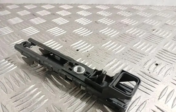 Volkswagen PASSAT B8 Seat belt height adjuster 4M0857819