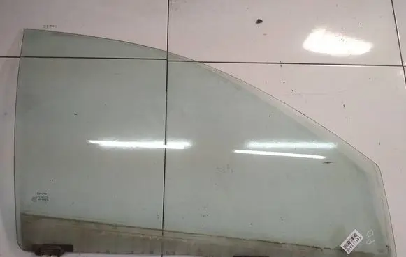 Toyota Yaris Front door window glass four-door AS2