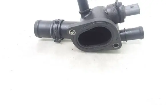 Volkswagen Touran I Engine coolant pipe/hose 038121132D