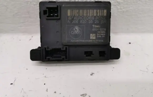 Mercedes-Benz Sprinter W906 Door central lock control unit/module A9068203526
