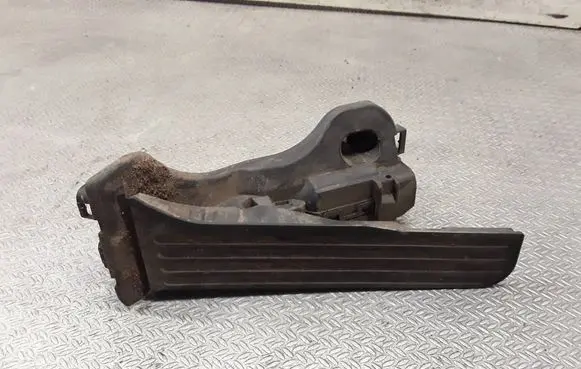 Volkswagen PASSAT B6 Accelerator throttle pedal 1K2721503M