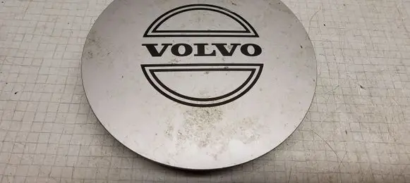 Volvo V70 Non-original wheel cap 