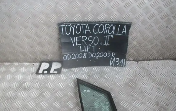Toyota Corolla Verso AR10 Front triangle window/glass 