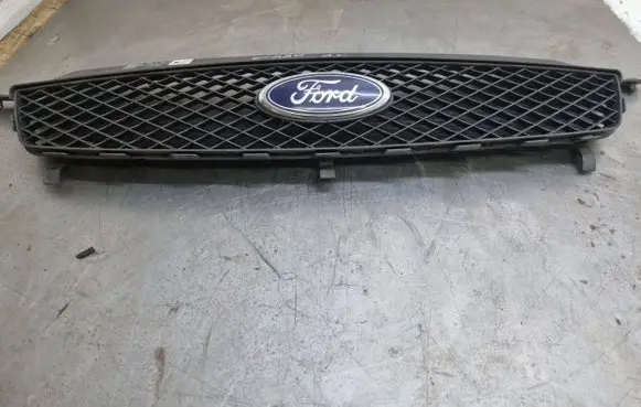 Ford C-MAX I Front grill 3M51R8138