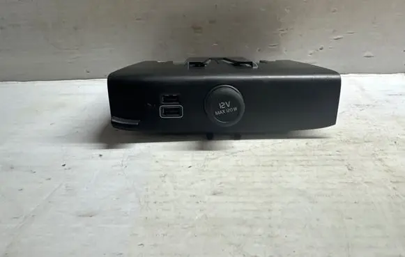 Volvo XC40 USB socket connector 31407038