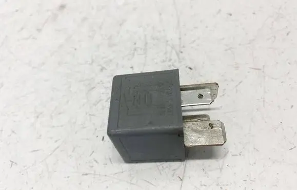 Audi A4 S4 B5 8D Other relay 8d0951253 v23134-j52-x300