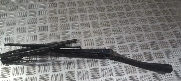 Subaru Legacy Front wiper blade arm