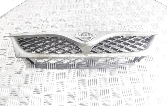 Nissan Almera Front bumper upper radiator grill