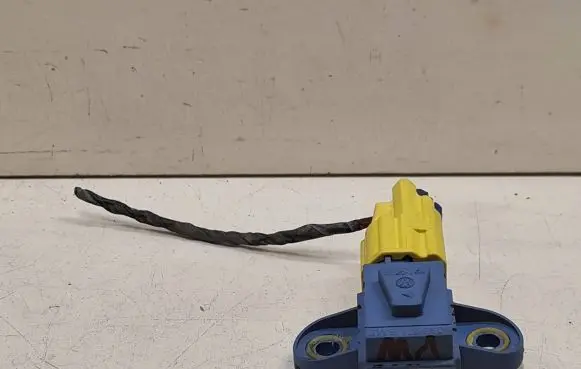 Volkswagen PASSAT B6 Airbag deployment crash/impact sensor 1KO955557A
