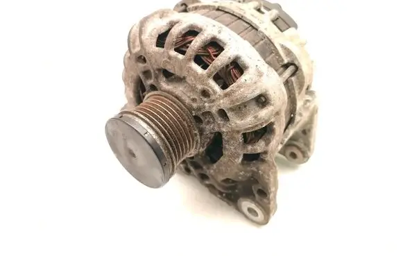 Volkswagen Polo V 6R Generator/alternator 04C903023B