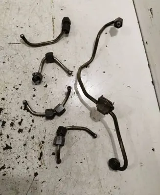 Mitsubishi Outlander Fuel injector supply line/pipe 